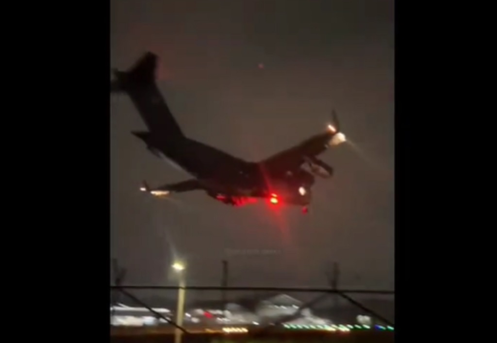 Heboh Pesawat Militer AS C-17 Globemaster Mendarat di Bandara Husein Sastranegara