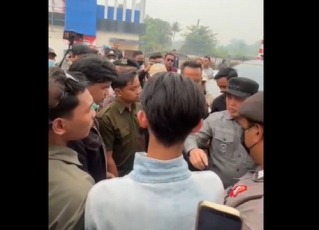Terungkap! Ini Pemilu Gubernur Kalbar Ria Norsan Ribut dengan Mahasiswa soal Karhutla