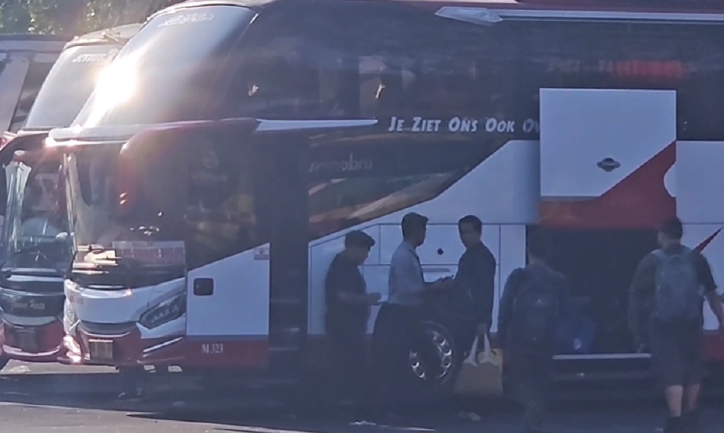 Imbas Erupsi Anak Krakatau, Penumpang Pesawat di Sidoarjo Beralih Naik Bus