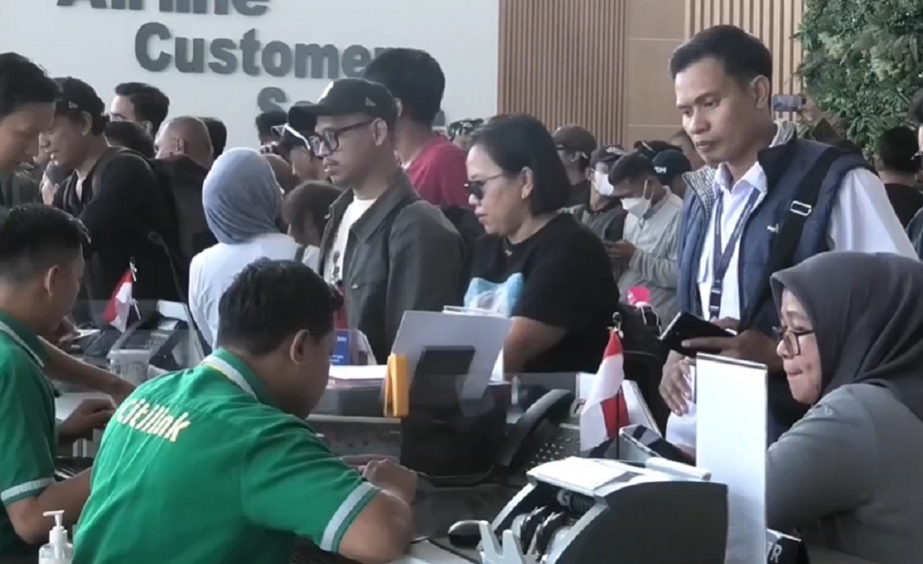 Imbas Erupsi Gunung Anak Krakatau, Ribuan Penumpang di Bandara Hasanuddin Kembalikan Tiket