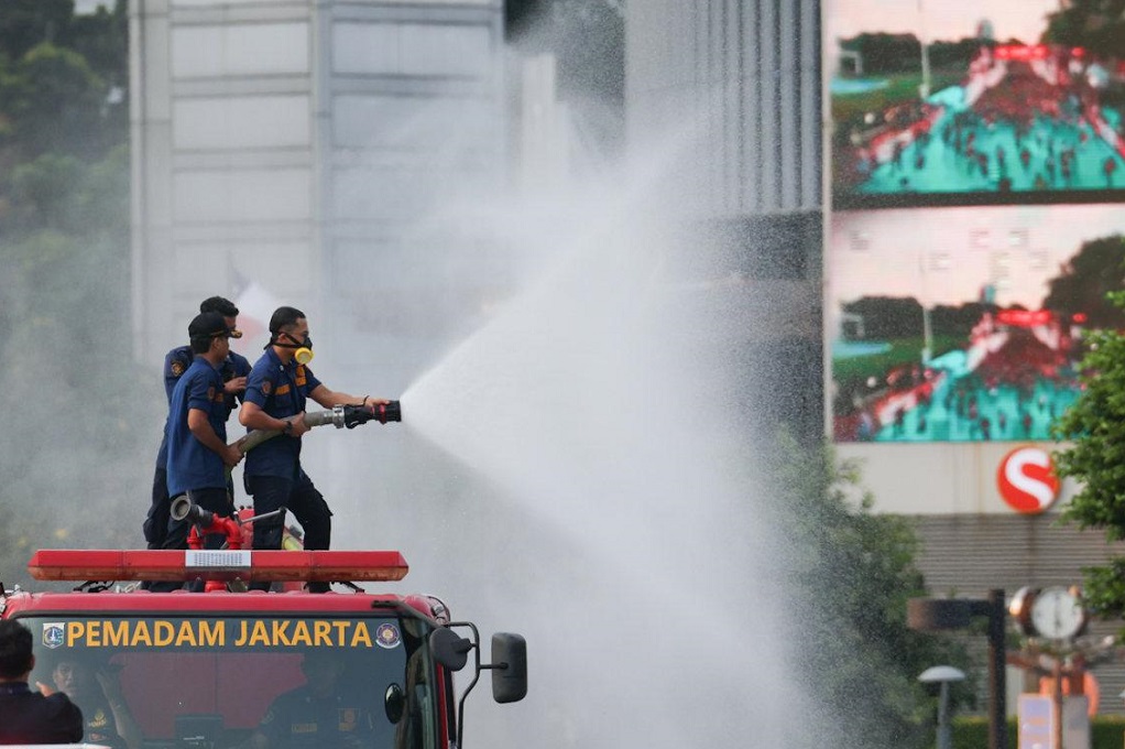 Pemprov DKI Lanjutkan Penyemprotan Water Mist Hari Ini, Atasi Dampak Abu Anak Krakatau
