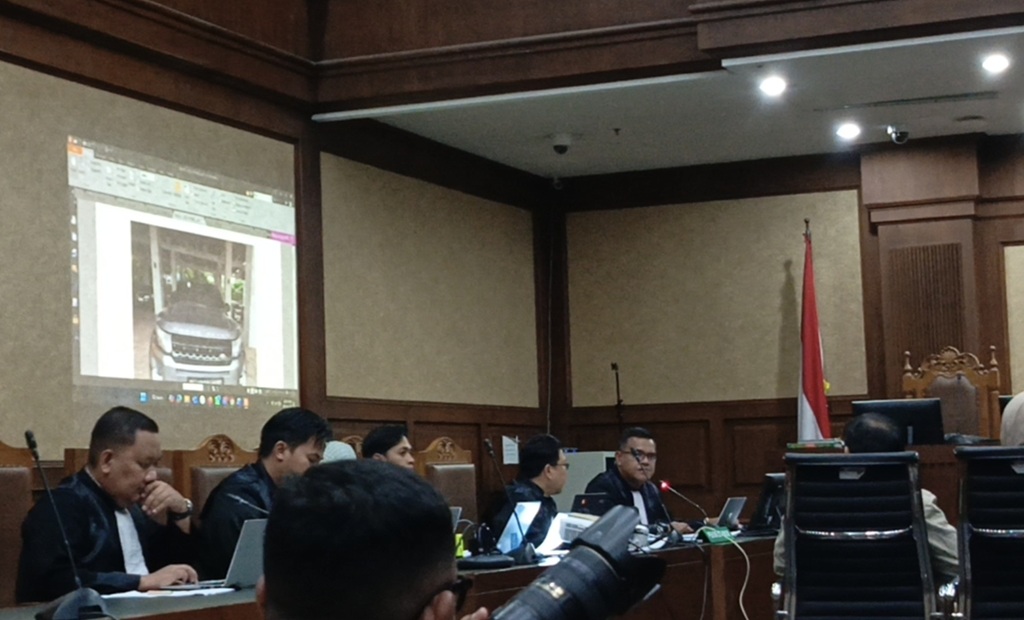 Jaksa Tampilkan Barang Bukti Sitaan Eks Honorer Kemenag di Kasus Kuota Haji, Ada Range Rover hingga 2 Rumah