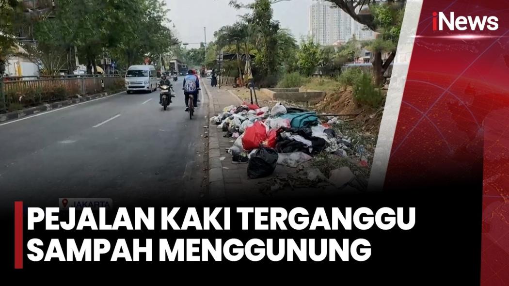 Miris! Trotoar Jalan Sunter Barat Dijadikan Tempat Pembuangan Sampah Liar