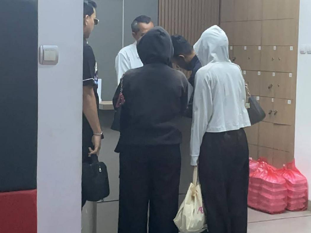 Korban Dugaan Kekerasan Seksual Betrand Peto Datangi Polda Metro Jaya, Pilih Bungkam!