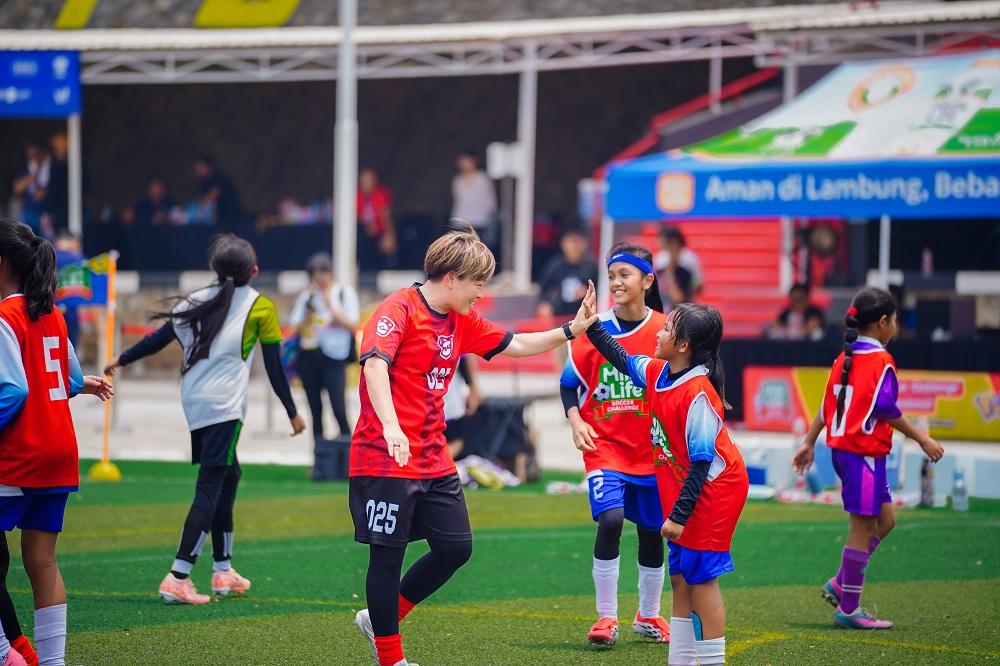 Dilatih 2 Legenda Juara Dunia Jepang, Pesepakbola Putri Muda Indonesia Dapat Pesan Penting