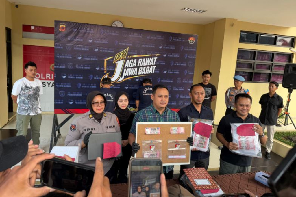Polisi Bongkar Rumah Produksi Uang Palsu Rp1 Miliar di Bandung, Pelaku Kakak Beradik