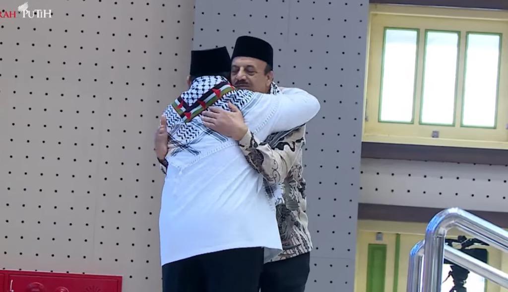 Momen Prabowo Serukan Free Palestine di Gontor, Dapat Sorban dari Dubes Palestina
