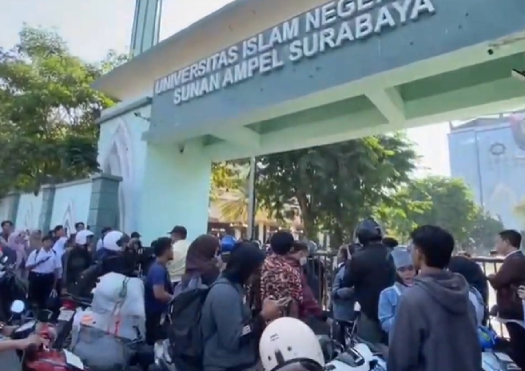 Demo Rektor UINSA Surabaya Memanas, Mahasiswa Segel Gerbang hingga Kuliah Lumpuh