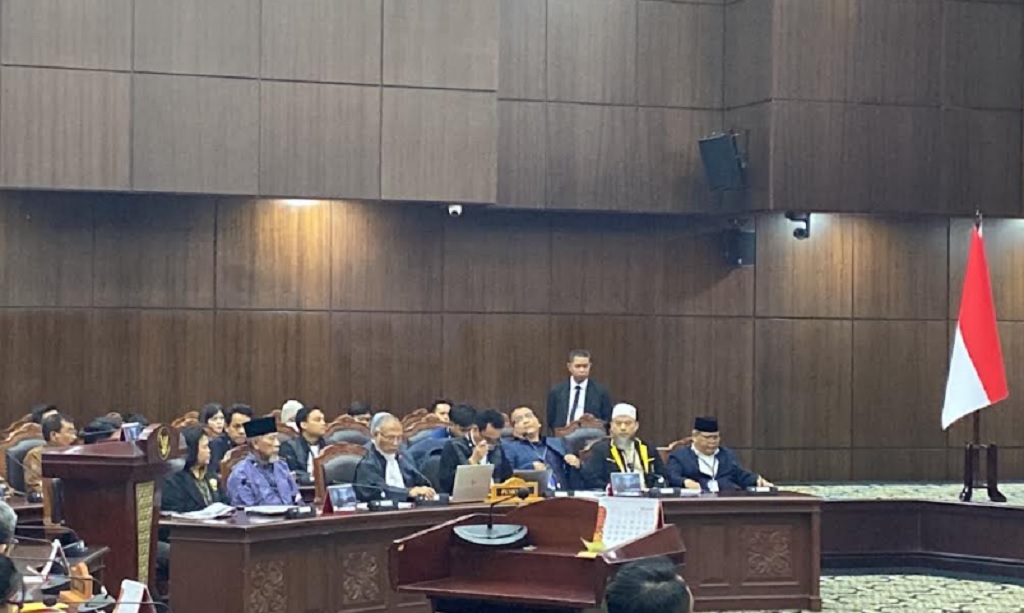 Denny Indrayana Cs Persoalkan Keabsahan Ijazah Gibran, Minta MK Batalkan Pelantikan Wapres