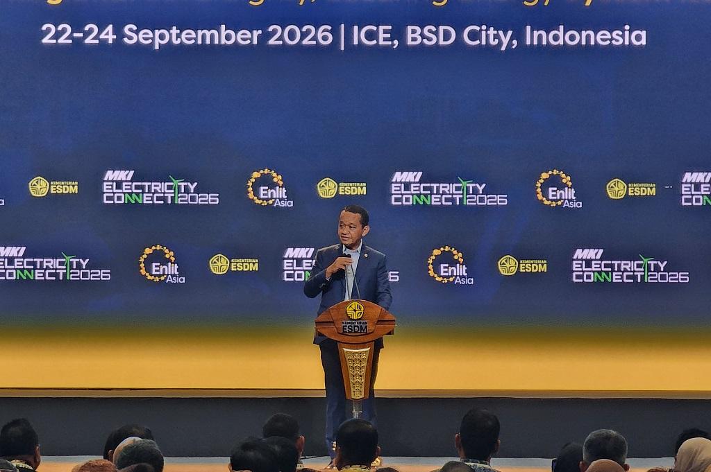 Bahlil bakal Pangkas Birokrasi demi Kejar PLTS 100 GW: Nggak Usah Terlalu Mutar-Mutar