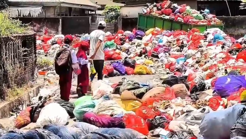 27 Truk Berhenti Beroperasi, Warga Gowa Keluhkan Tumpukan Sampah dan Bau Menyengat