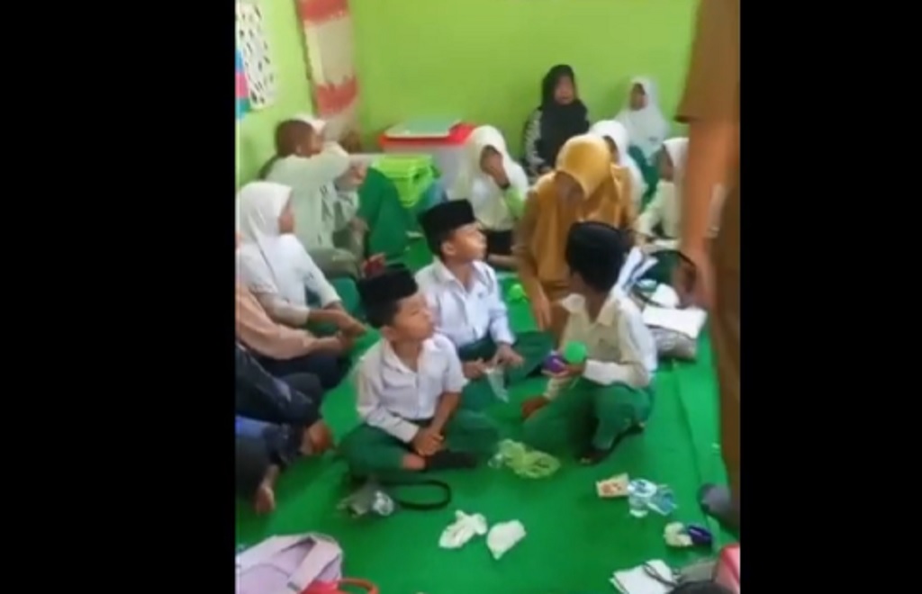 Puluhan Siswa MI di Jember Dilarikan ke Puskesmas Diduga Keracunan Susu Kedelai MBG