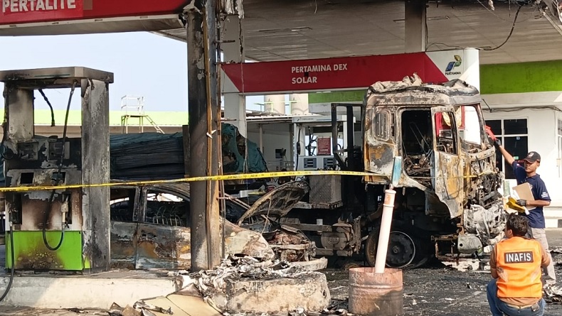 Kebakaran di SPBU Kertasemaya Indramayu Hanguskan Truk dan Mobil, Warga Panik