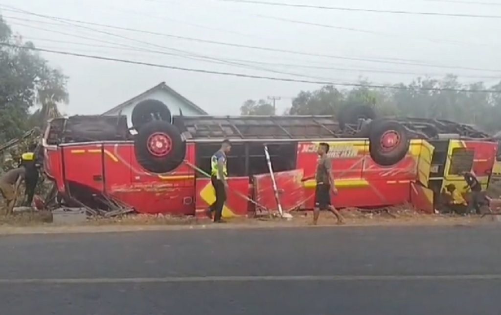 Detik-Detik Mengerikan Bus Terguling di Mesuji Lampung Tewaskan 3 Orang, 25 Luka-Luka