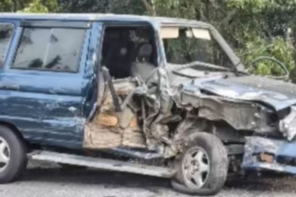 Kecelakaan Pajero Keluar Jalur Tabrak 2 Mobil hingga Terguling di Tol Pasteur, 4 Orang Luka