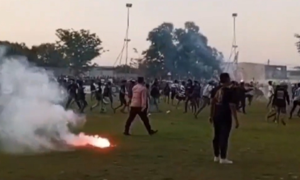 Final Piala Bupati Pasuruan Berakhir Ricuh, Suporter Bentrok hingga Pukuli Wasit