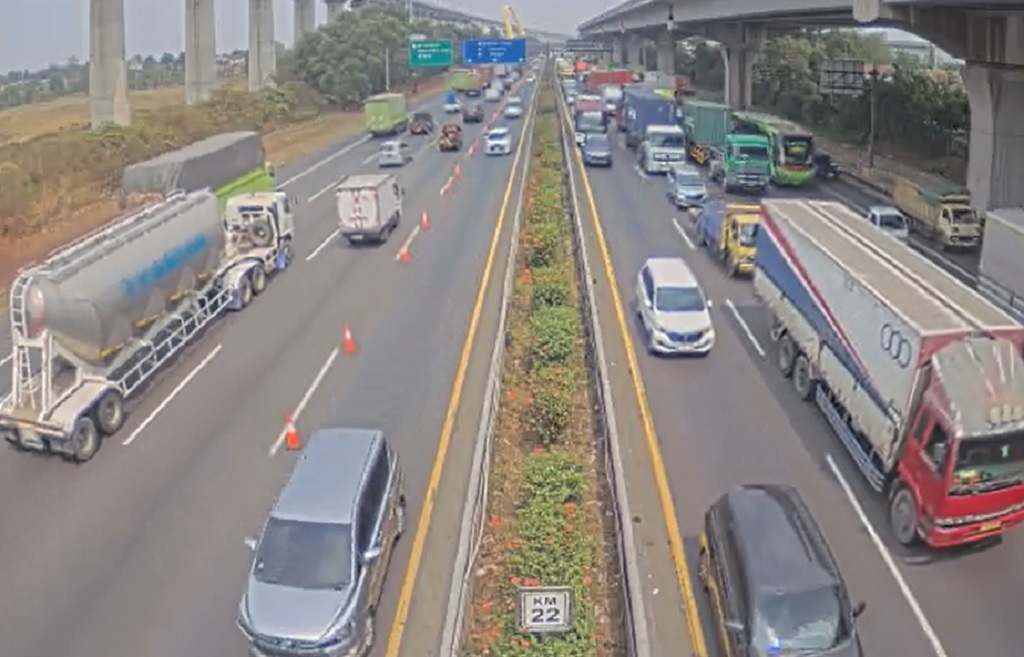 Tol Japek Padat Pagi Ini, Contraflow KM 21-23 Arah Cikampek Diberlakukan