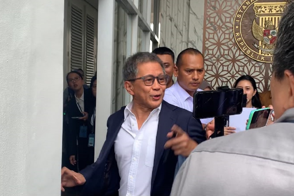 Rocky Gerung Merapat ke Istana Pakai Setelan Jas, Dilantik Jadi Wantimpres?