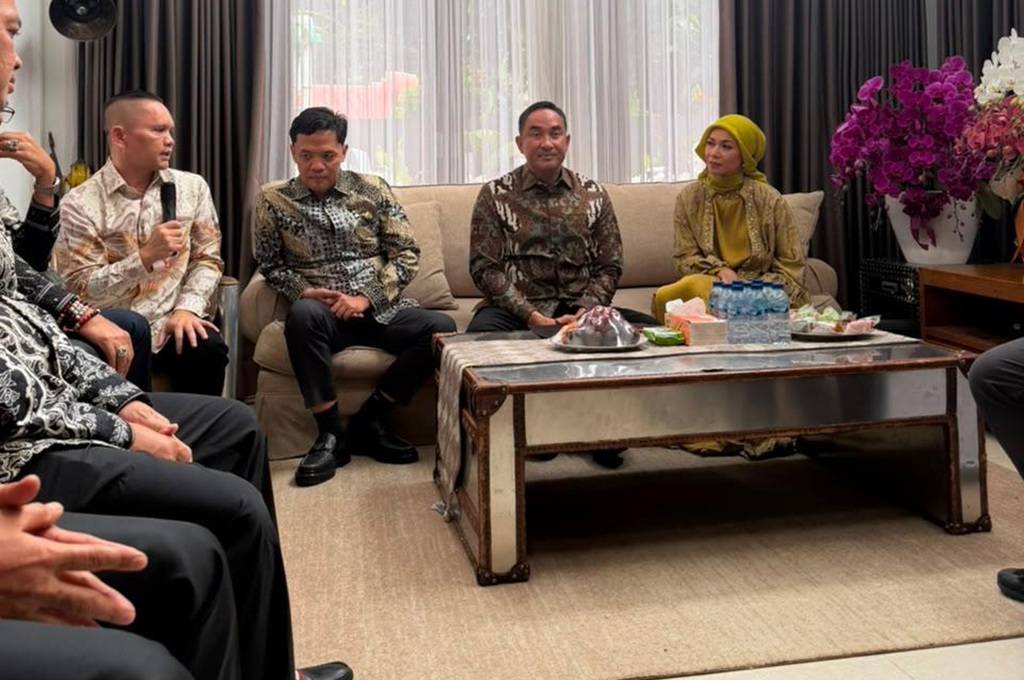 Komisi III DPR Kunjungi Kediaman Kapolri Jenderal Suyudi: Ini Tradisi