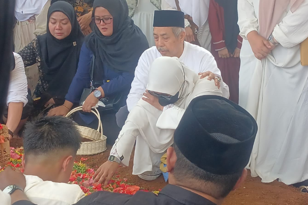 Jenazah Chief Officer KM Virgo Zaenal Husen Teridentifikasi, Dimakamkan di Karawang
