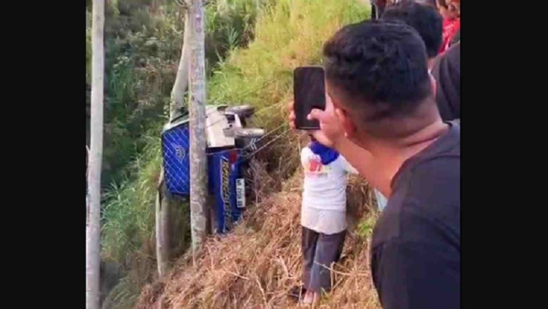 Pikap Terperosok ke Jurang di Boyolali, Tersangkut Pohon Suren