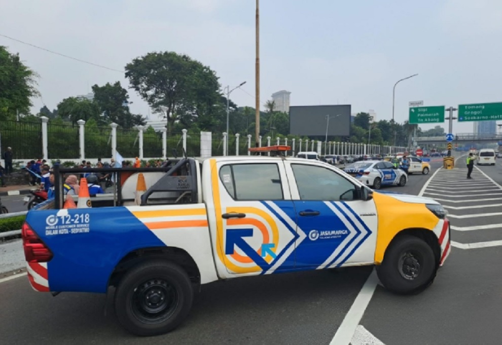 Ada Demo Buruh di Gedung DPR, Jasa Marga Tutup Sementara Pintu Keluar Slipi Tol Dalam Kota