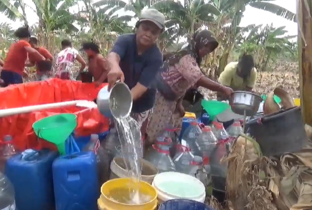 6 Bulan Dilanda Kekeringan, Warga Grobogan Tinggalkan Pekerjaan demi Antre Air Bersih