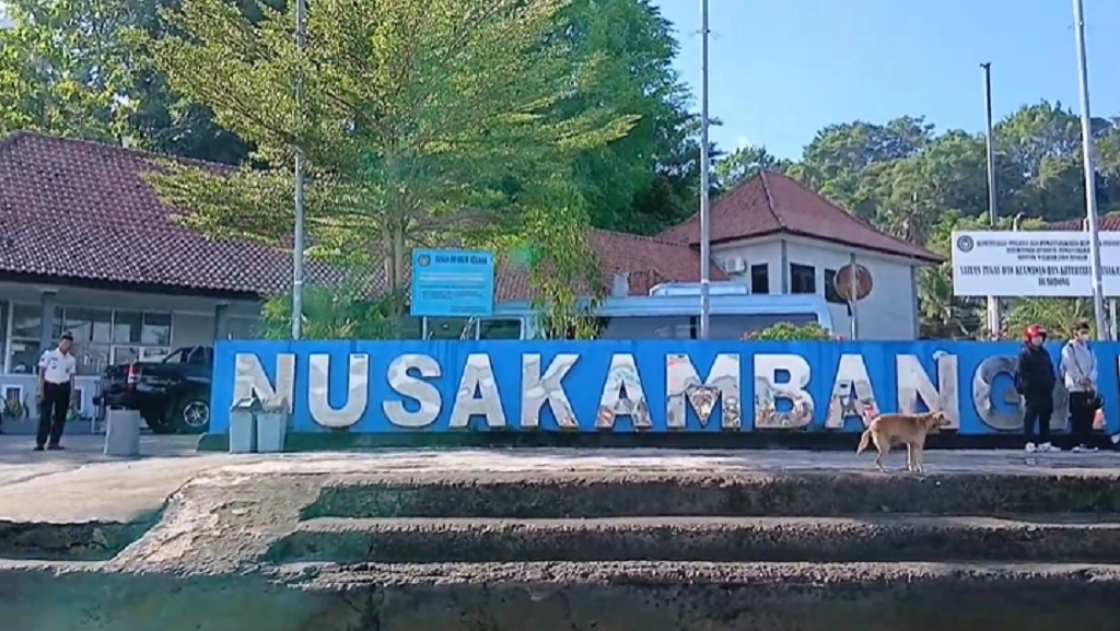 Dijaga Ketat Polisi, 313 Narapidana Narkoba Dipindahkan ke Lapas Nusakambangan