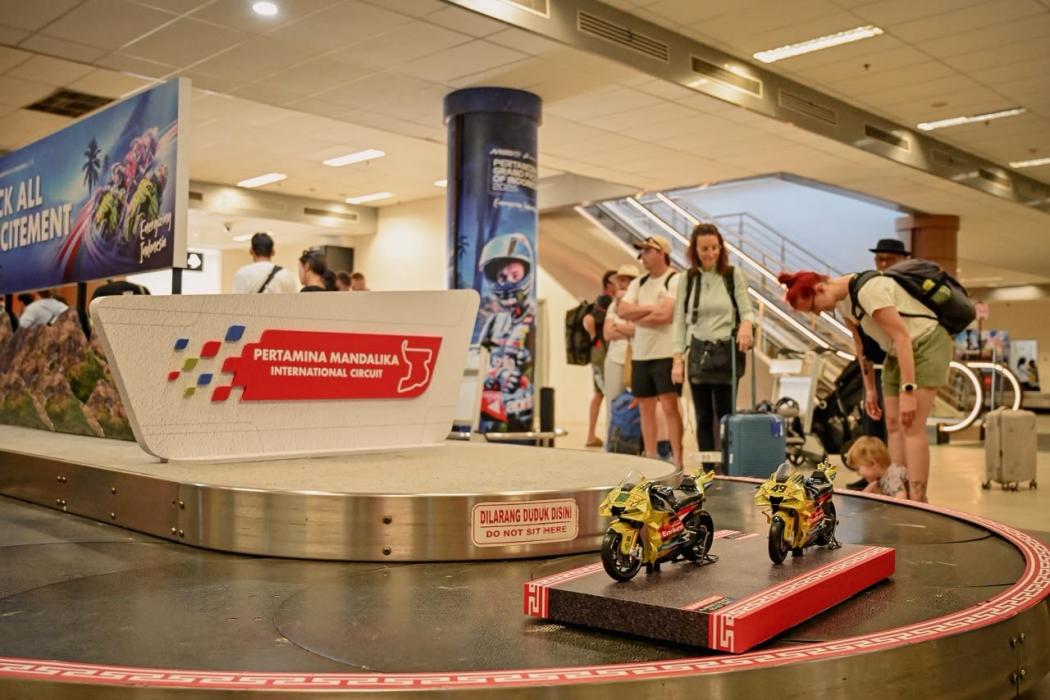 Semarak Pertamina Grand Prix of Indonesia 2026 Terasa Sejak di Bandara Lombok