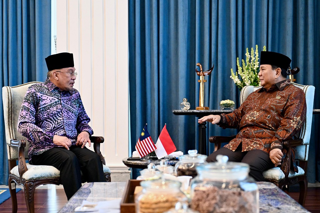 PM Malaysia Anwar Ibrahim Telepon Prabowo soal Karhutla, Ini Kata Menlu Arrmanatha