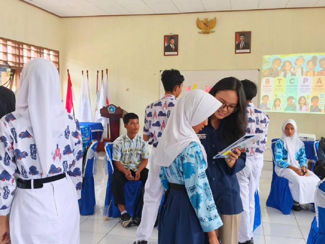 Kenapa Remaja Lebih Nyaman Curhat ke Teman daripada Orang Tua? Ini Penjelasannya