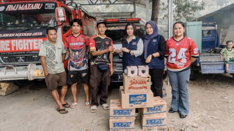 Dukung Pemadaman Karhutla, Anggota DPRD Barito Timur Winda Sari Bantu Kebutuhan Relawan