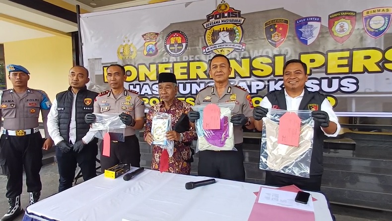 Diiming-imingi Rp1 Juta oleh OTK, Pemuda di Bondowoso Lecehkan Al-Qur’an demi Konten