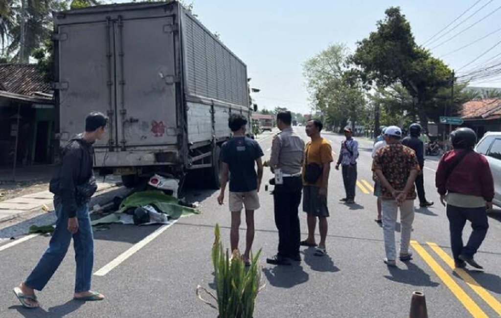 Kecelakaan Maut di Kulonprogo, Pasutri asal Banyumas Tewas usai Tabrak Truk Parkir