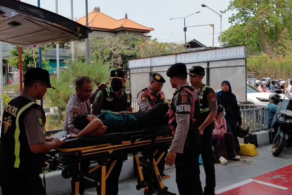 Antre BBM Berjam-jam di Jembrana Bali, Sejumlah Warga Pingsan hingga Dilarikan ke RS