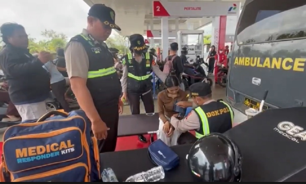 8 Orang Pingsan saat Antre BBM di SPBU Jembrana, Polisi Buka Posko Kesehatan