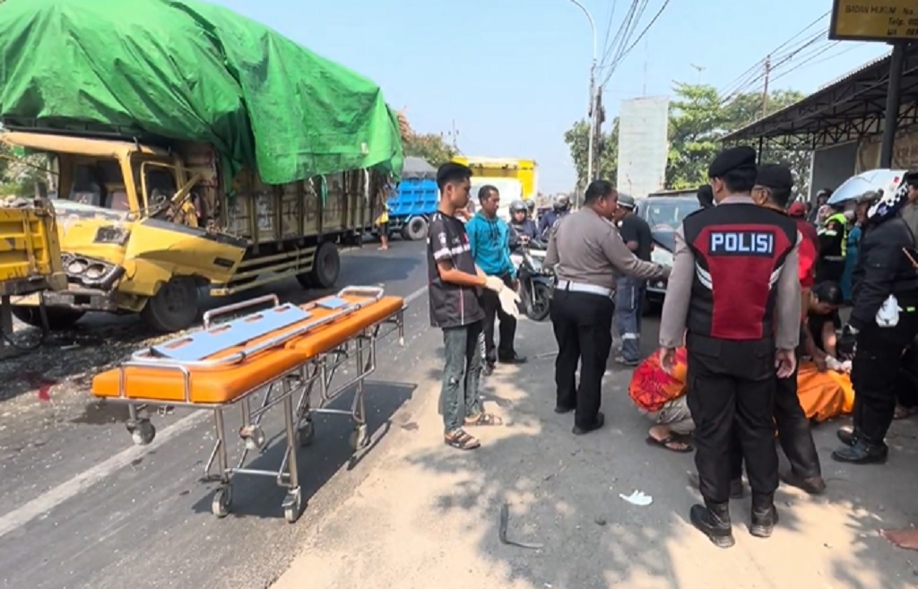 Kecelakaan Beruntun Truk Rem Blong Seruduk 3 Kendaraan di Mojokerto, 1 Tewas