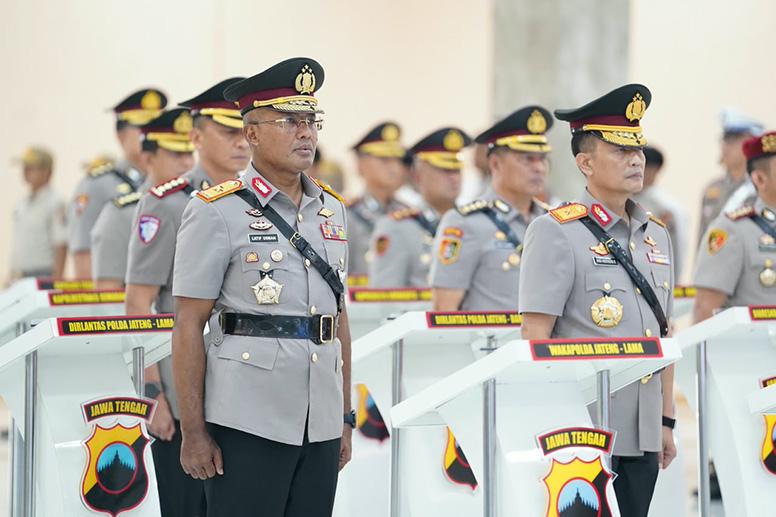 Sertijab Polda Jateng, 13 Pejabat Berganti Jabatan dari Wakapolda hingga 6 Kapolres