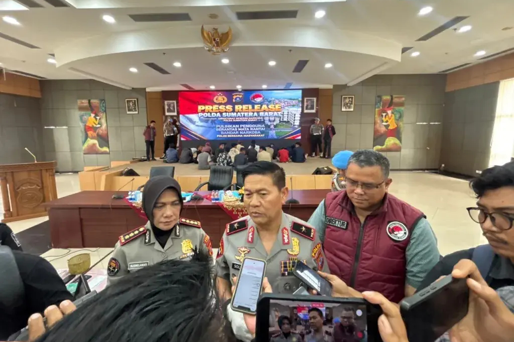 Operasi Sarang Narkoba di Pasar Pagi Purus Padang, 21 Orang Ditangkap