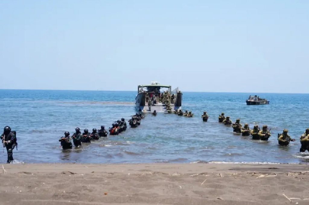 Momen Prajurit TNI AL dan Tentara Australia Mendarat di Situbondo, Rebut Sasaran di Pantai