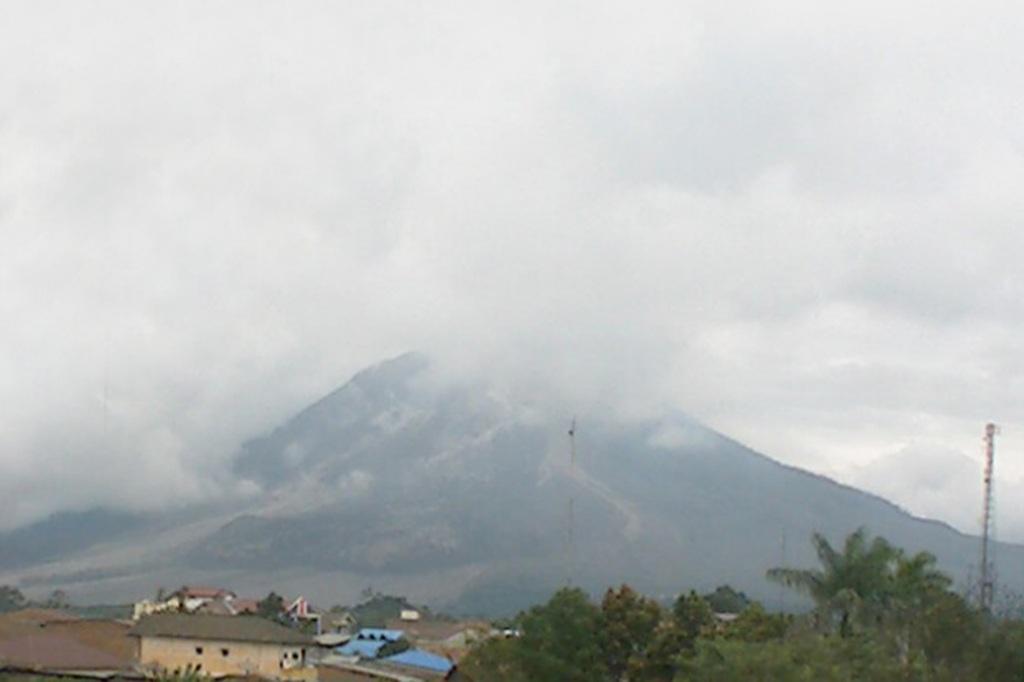 Status Gunung Sinabung Turun Jadi Waspada, Warga Tetap Dilarang Mendekat