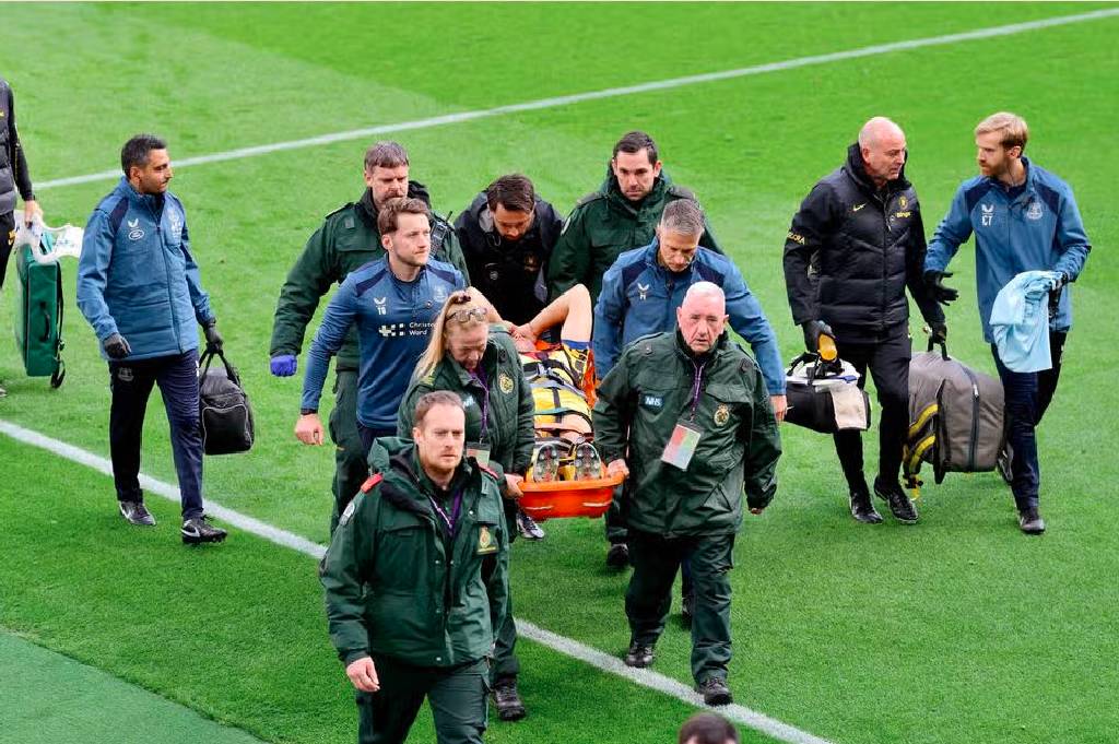 Kondisi Terkini Emiliano Martinez usai Benturan Horor saat Chelsea Lawan Everton