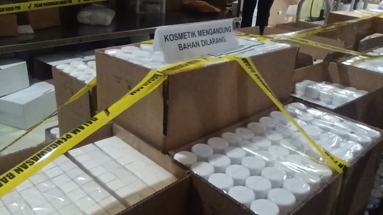 BPOM Bongkar Pabrik Kosmetik Ilegal di Mojokerto, Barang Bukti Senilai Rp16,1 Miliar