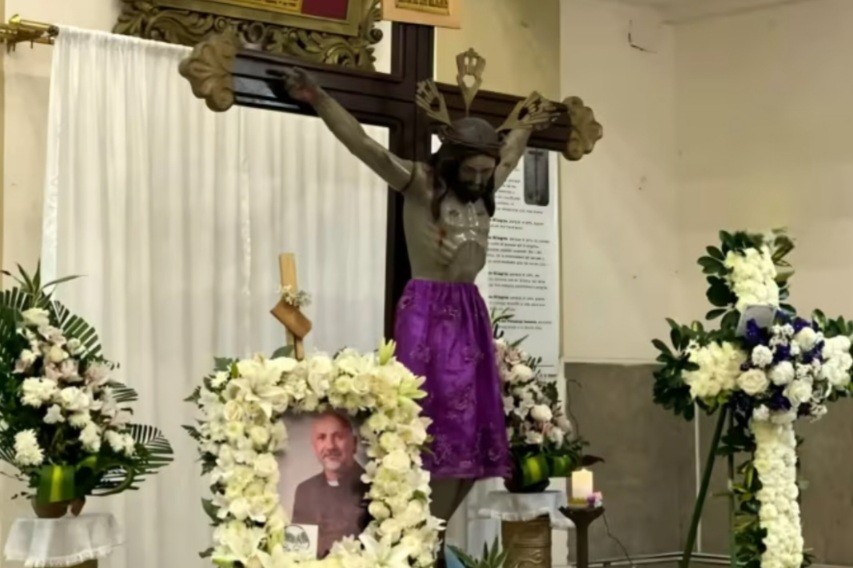 Pastor Tewas Tertimpa Salib saat Pimpin Misa, Disiarkan Langsung di Media Sosial