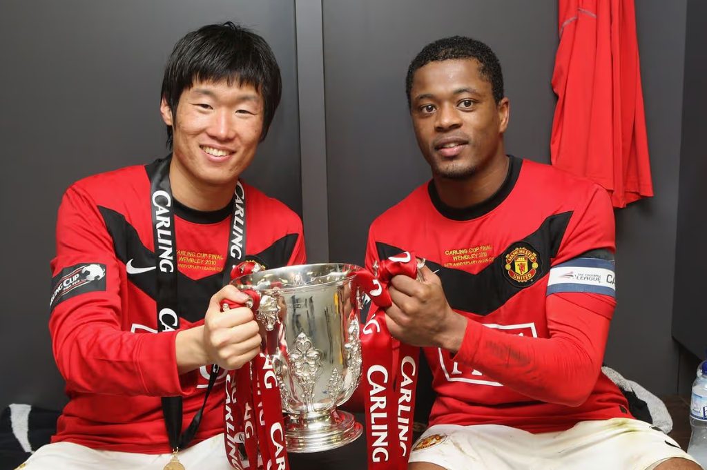 2 Legenda MU Patrice Evra dan Park Ji-sung Datang ke Jakarta, Siapkan Kejutan untuk Fans