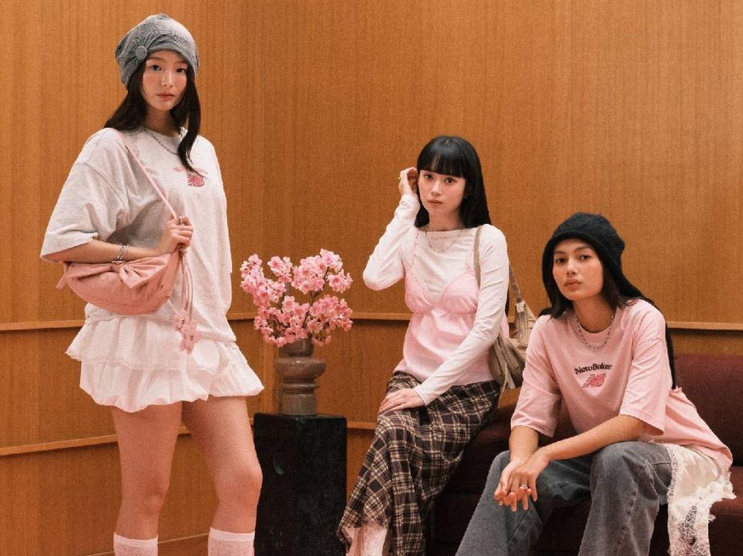 Cute! Bunga Sakura Jadi Inspirasi Gaya Fashion Bernuansa Pastel