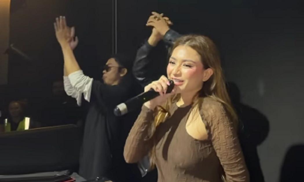 Manggung di Kalimantan, Nathalie Holscher Sumbangkan Seluruh Honor untuk Korban Karhutla