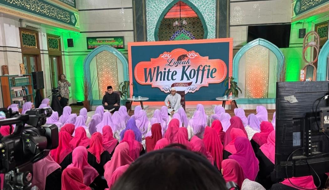 Jemaah di Masjid Baitul Mu'minin Antusias Ikuti Cahaya Hati Indonesia iNews TV