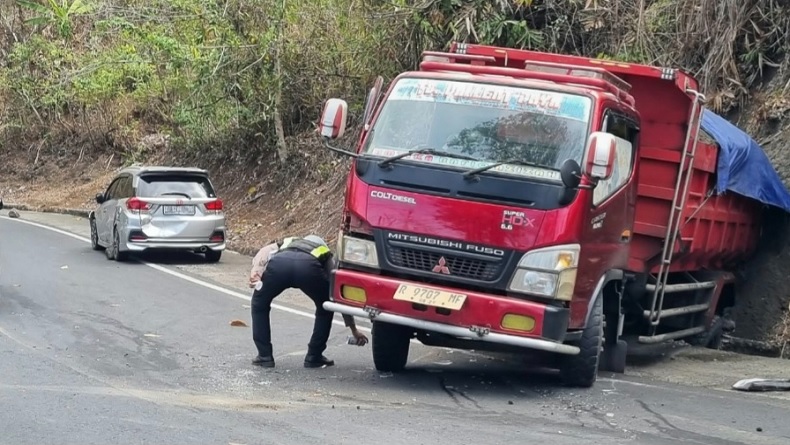Kecelakaan Beruntun di Tanjakan Pangandaran, Truk Mati Mesin Melaju Mundur Tabrak 2 Mobil