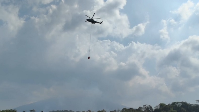 Kebakaran Gunung Ciremai Masuk Hari Keempat, Water Bombing Dikerahkan